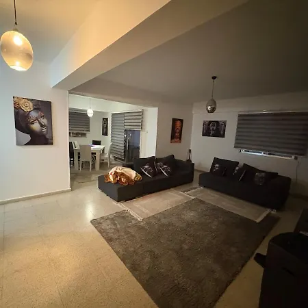Kuecuek Kaymaklida Guenluek Nicosia